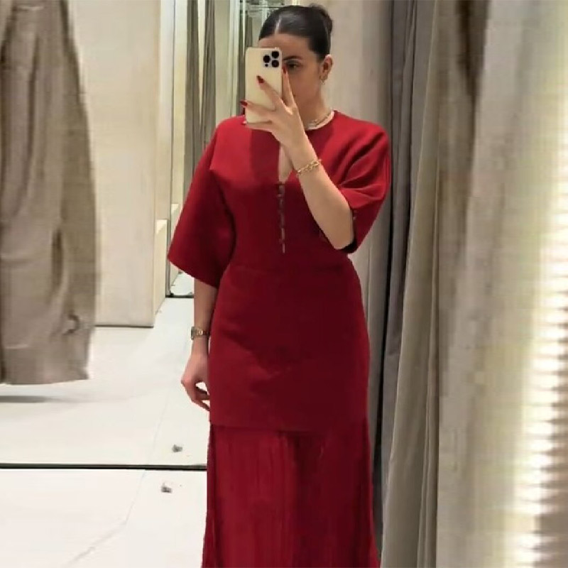 ชุดเดรสยาวทรงพลีทสีแดงเบอร์กัน - Formal Wear Gowns For Women บทวิจารณ์และราคา
