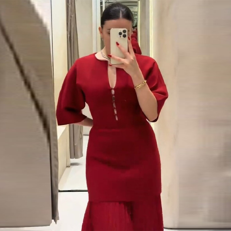 ชุดเดรสยาวทรงพลีทสีแดงเบอร์กัน - Formal Wear Gowns For Women บทวิจารณ์และราคา