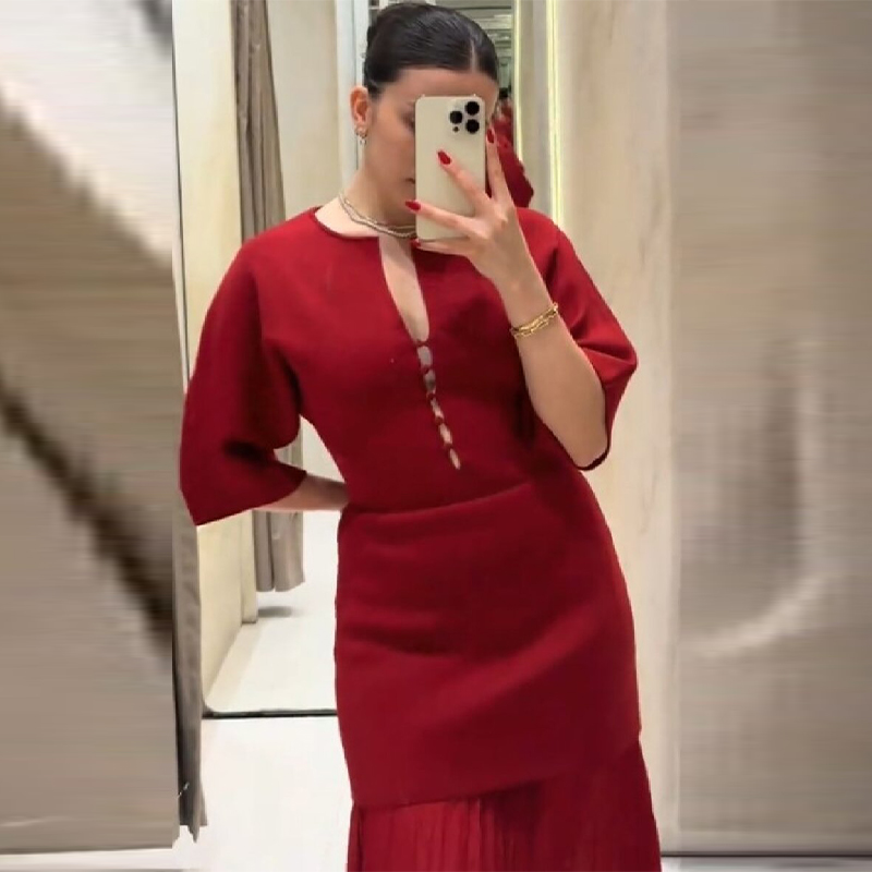 ชุดเดรสยาวทรงพลีทสีแดงเบอร์กัน - Formal Wear Gowns For Women บทวิจารณ์และราคา